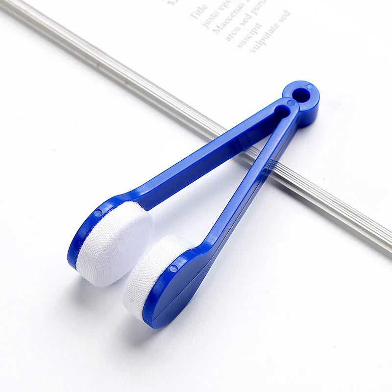 Mini portable two sided microfiber eyeglass cleaning kit